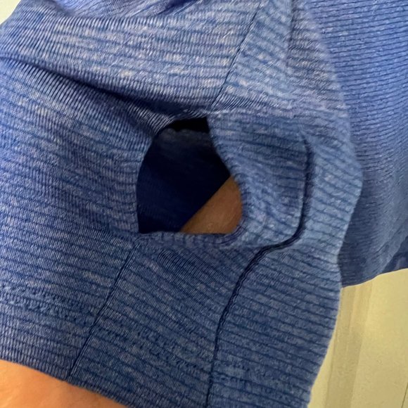 Gorgeous Blue side zip top in size M - L, tag no longer inside - Picture 3 of 4